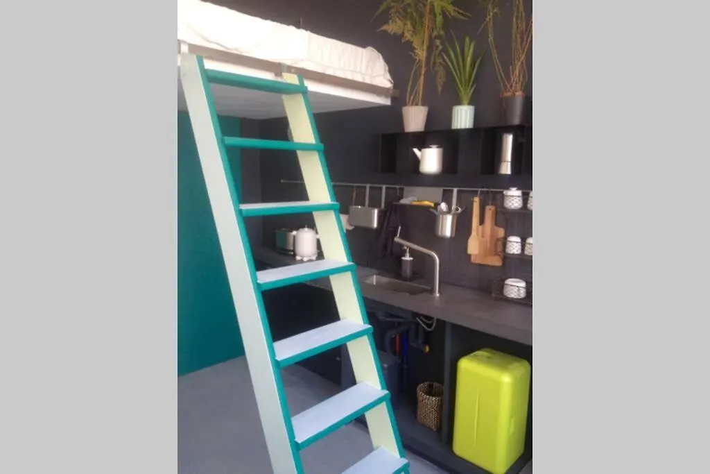 Small Arty Studio Menilmontant Paris Apartment